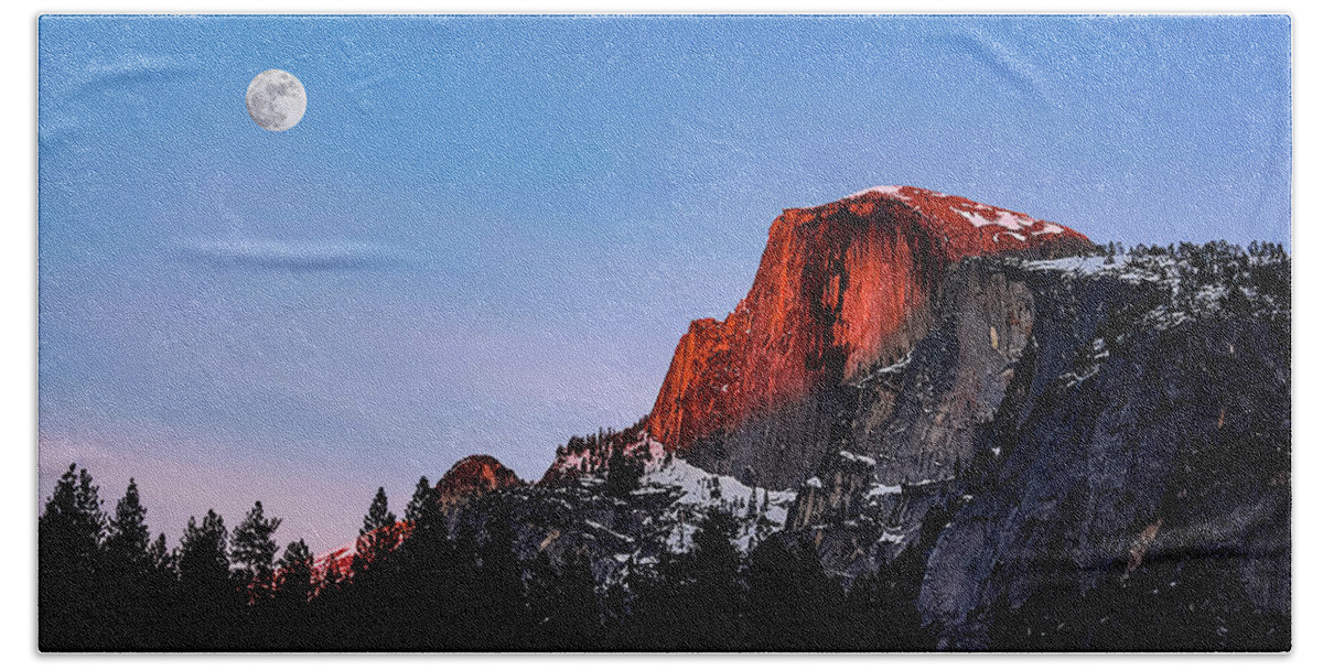 Bath Towel featuring the photograph Half Dome by Gary Johnson