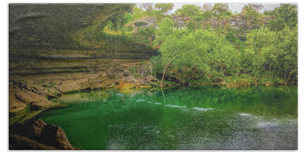 Hamiltonpool Bath Towel featuring the photograph Hamilton Pool Cave by Pam Rendall