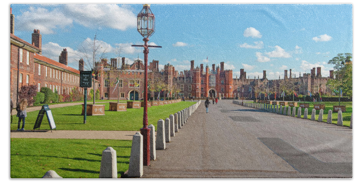 Hampton Court Bath Towel featuring the digital art Hampton Court London England by SnapHappy Photos