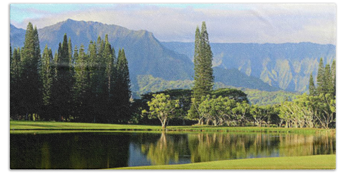 Kauai Bath Towel featuring the photograph Hanalei Morning by Tony Spencer