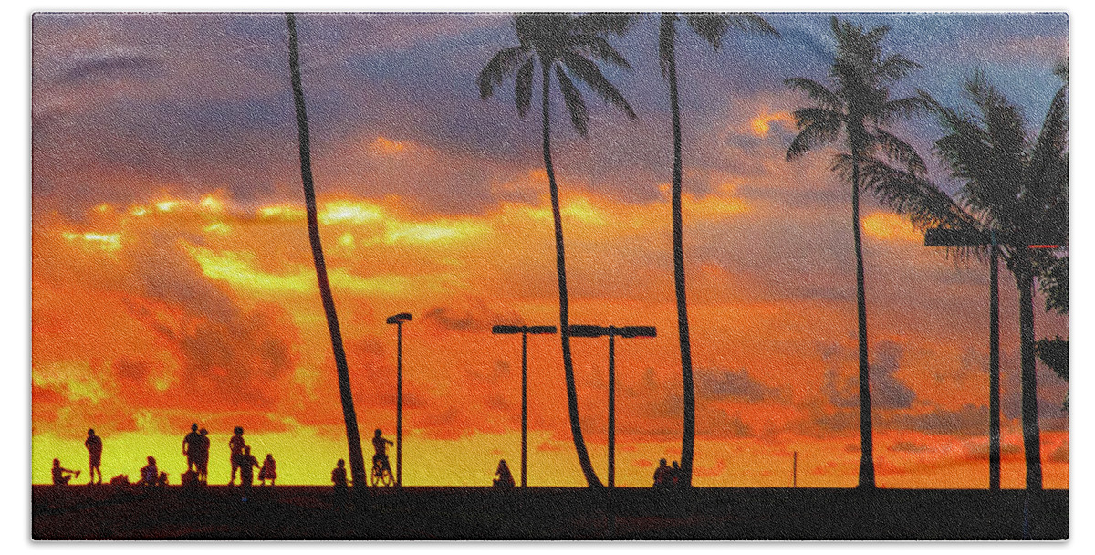 Hawaii Bath Towel featuring the photograph Hawaiian Silhouettes by David Desautel