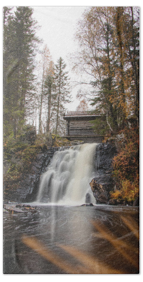 Komulanköngäs Bath Towel featuring the photograph Hidden Komulankongas waterfall by Vaclav Sonnek