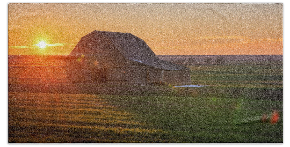 Barns Hand Towel featuring the photograph High Plains Sunset Flare by Darren White