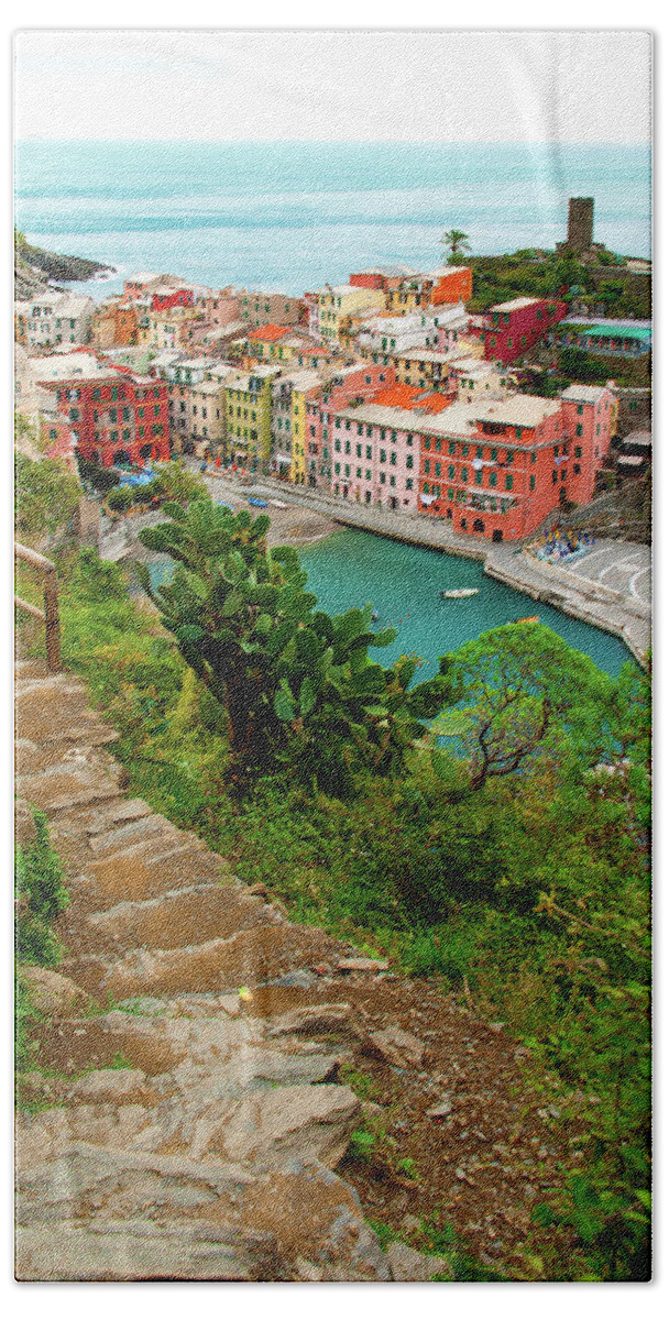 Hiking Bath Towel featuring the photograph Hiking the Cinque Terre - Vernazza, Italy by Denise Strahm