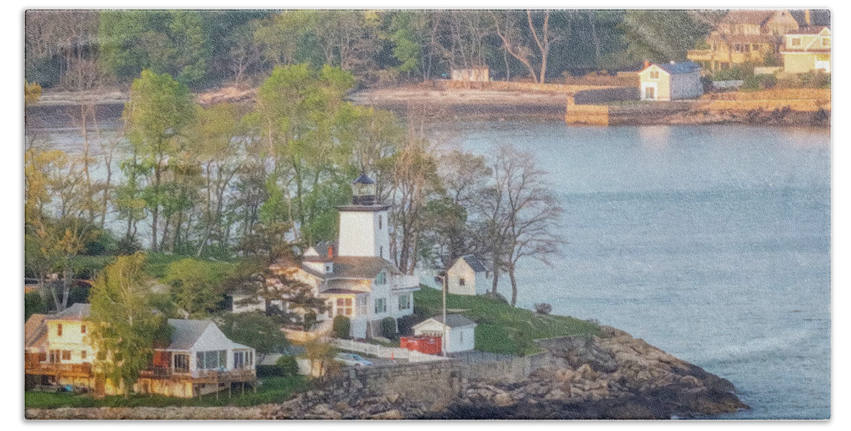 Beverly Ma Bath Towel featuring the photograph Hospital Point Lighthouse on Beverly Harbor by Jeff Folger