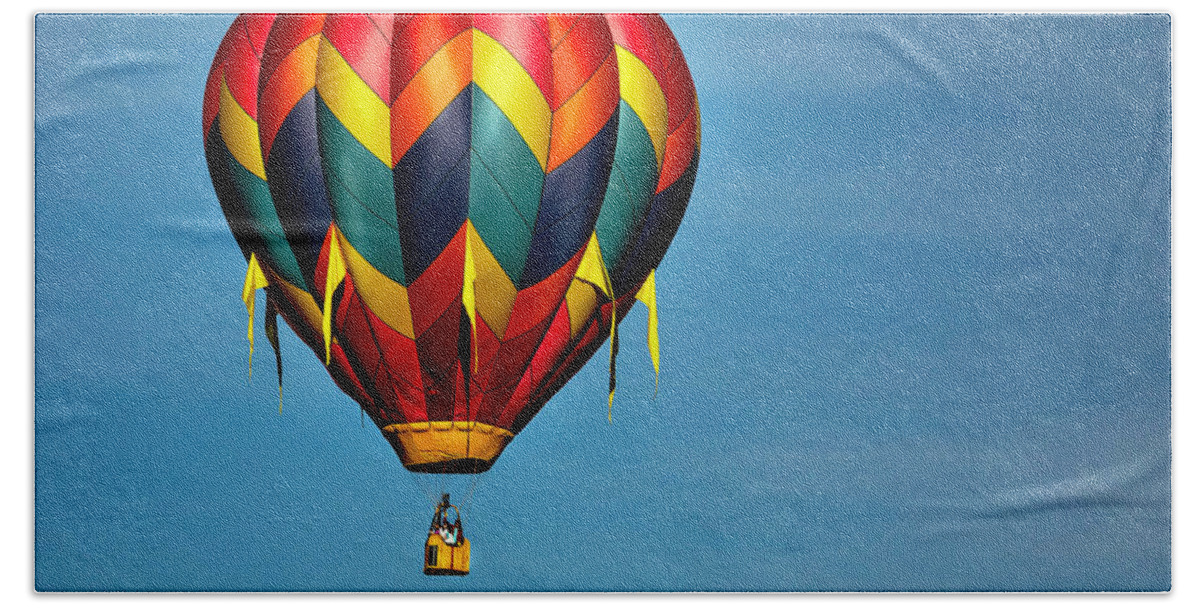 Hot Air Balloon Bath Towel featuring the photograph Hot Air Balloon in Flight 4 by James Sage