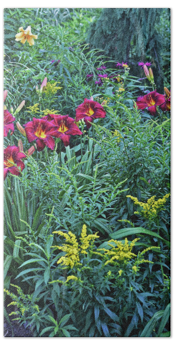 Summer Bath Towel featuring the photograph Hot July Daylilies by Janis Senungetuk