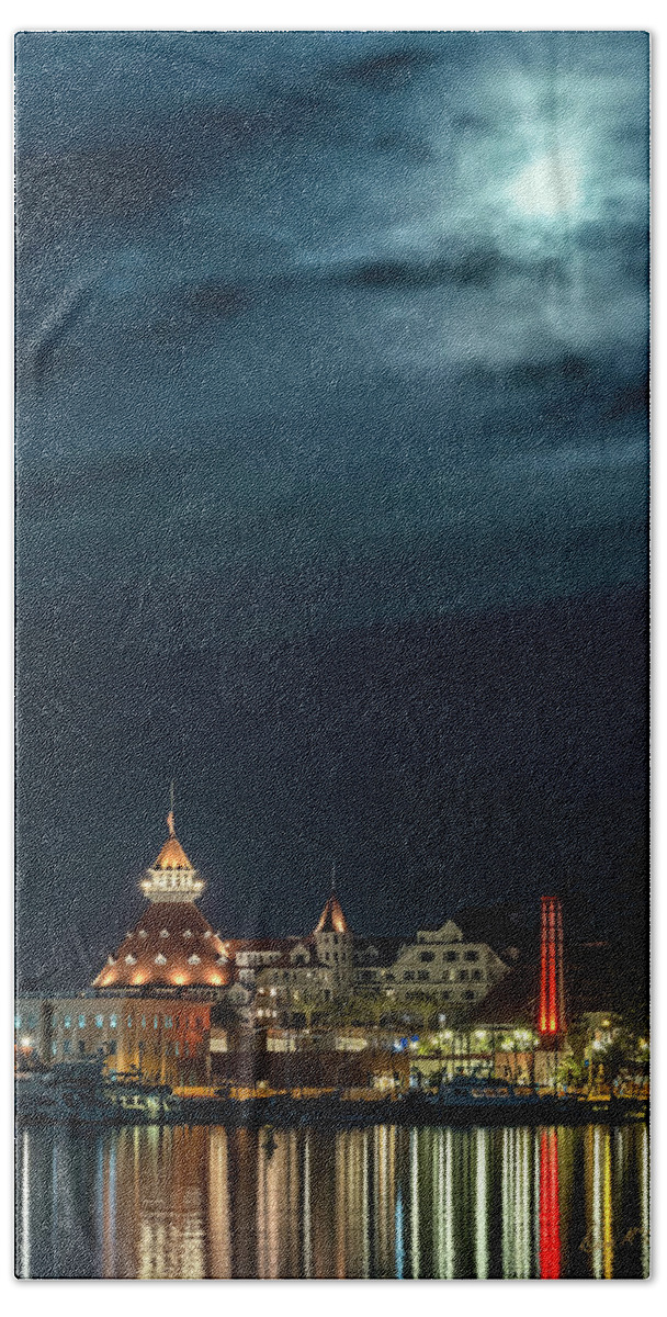 Hotel Del Coronado Bath Towel featuring the photograph Hotel del at Night by Dan McGeorge