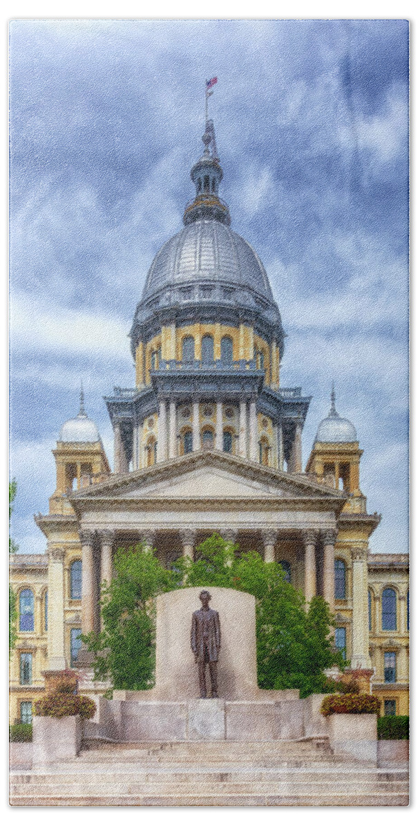 Illinois State Capitol Bath Towel featuring the photograph Illinois State Capitol - Springfield, Illinois by Susan Rissi Tregoning