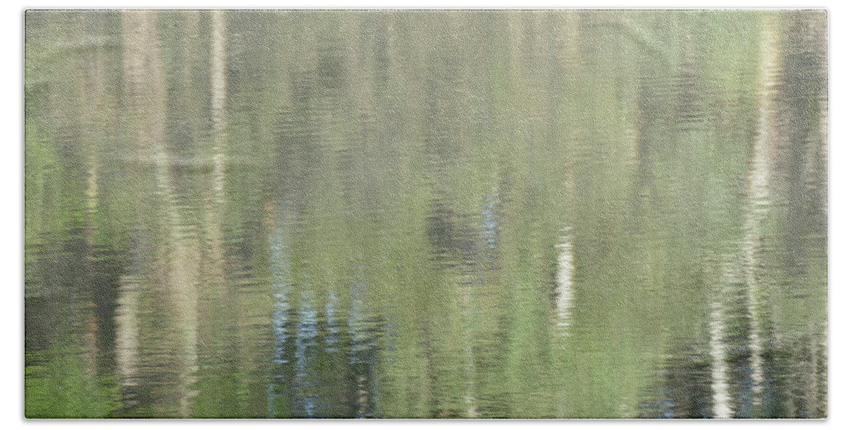 Abstract Bath Towel featuring the photograph Instant calm by Maryse Jansen