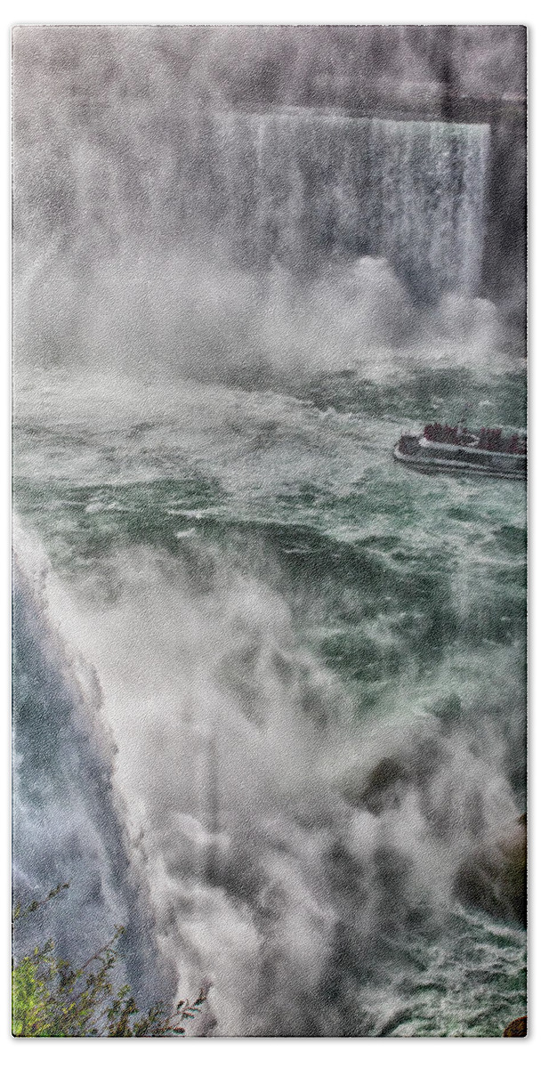 Niagara Falls Hand Towel featuring the photograph Into the Mist 6722 by Tom Kelly