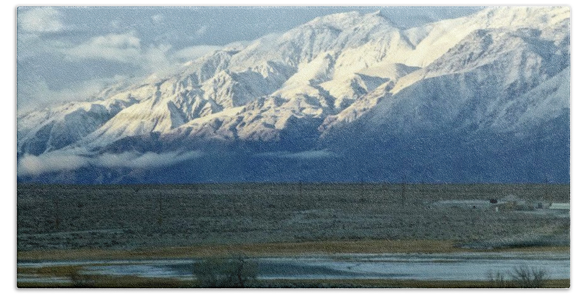 Hwy395 Hand Towel featuring the photograph Inyo Mt. Range and Owens Lake by Amelia Racca