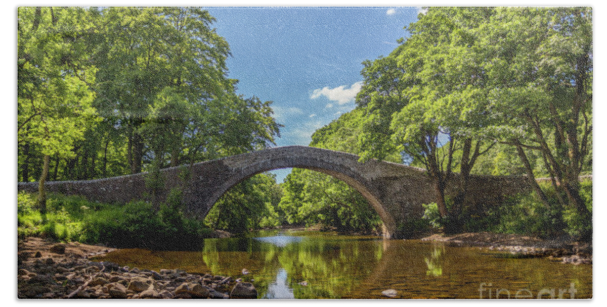 Uk Bath Towel featuring the photograph Ivelet Bridge, Swaledale by Tom Holmes Photography