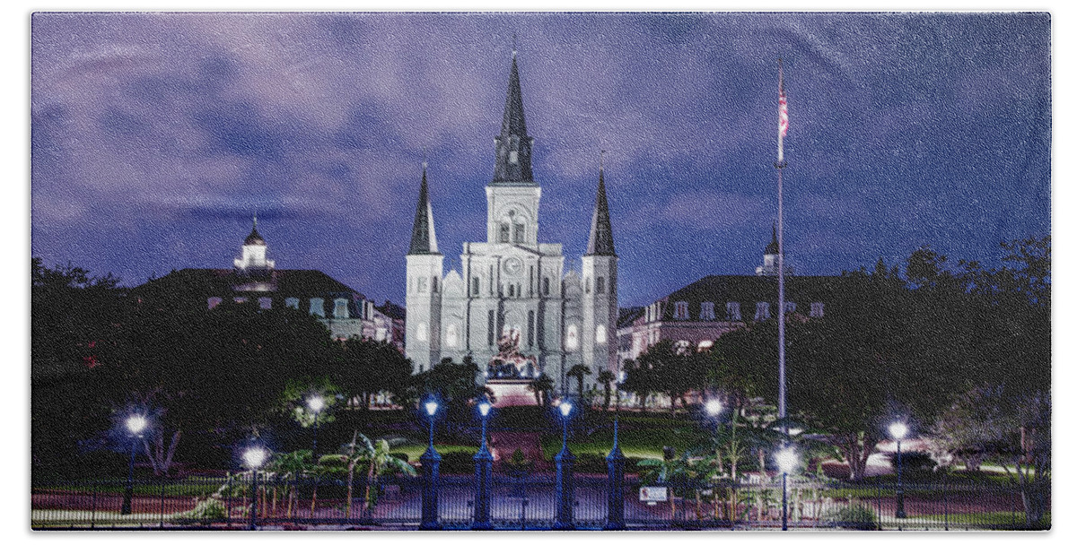 Louisiana Bath Towel featuring the photograph Jackson Square Night Lights by Andy Crawford