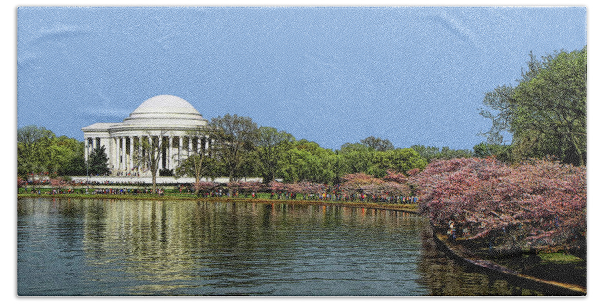 Jefferson Memorial Hand Towel featuring the photograph Jefferson Memorial by Geoff Crego