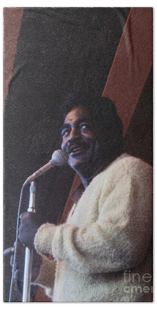 Jimmy Witherspoon Bath Towel featuring the photograph Jimmy Witherspoon B307 by Robert K Blaisdell