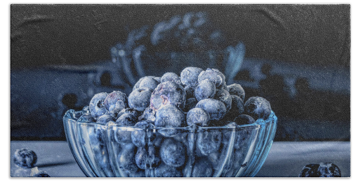 Just Blueberries Bath Towel featuring the photograph Just Blueberries by Sharon Popek
