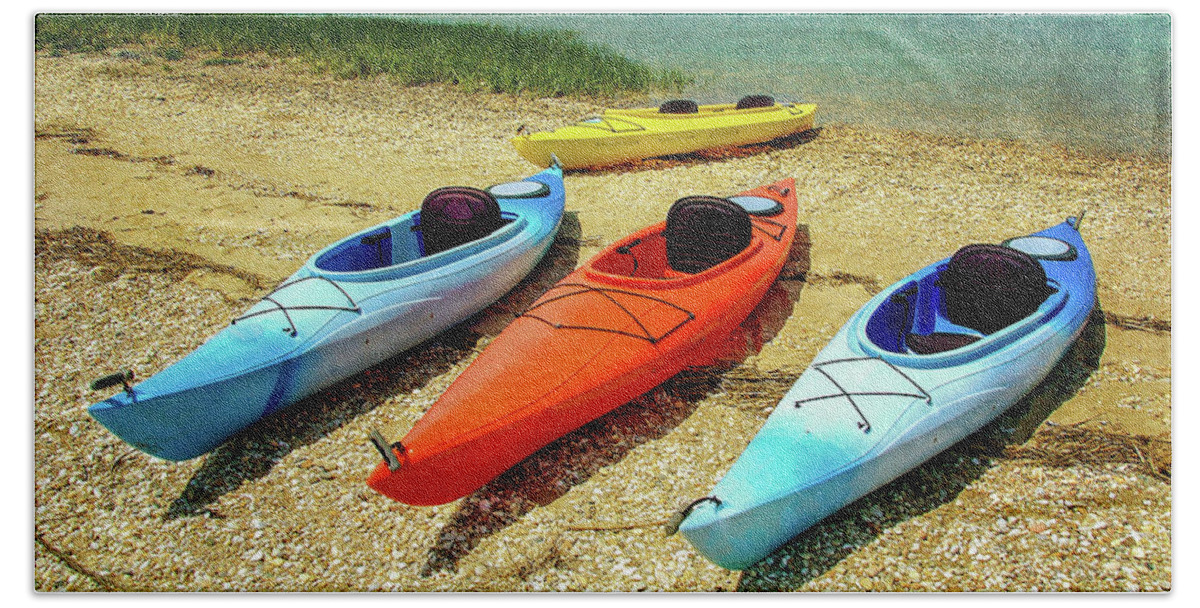 Kayaks Bath Towel featuring the photograph Kayaks On The Shore by Cathy Kovarik