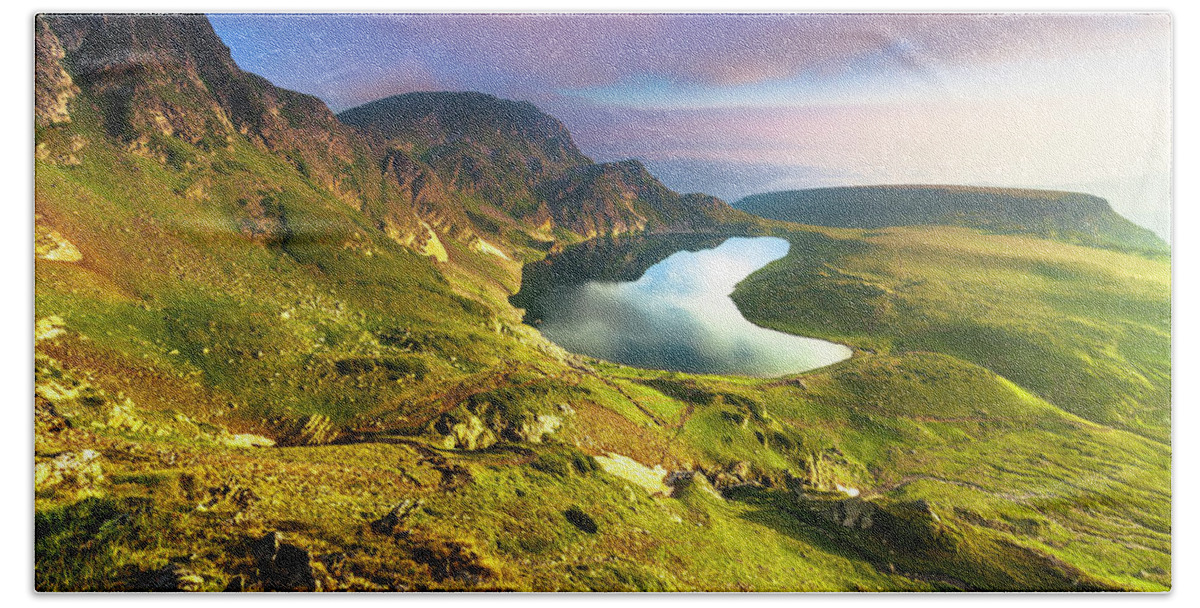 Bulgaria Bath Towel featuring the photograph Kidney Lake by Evgeni Dinev