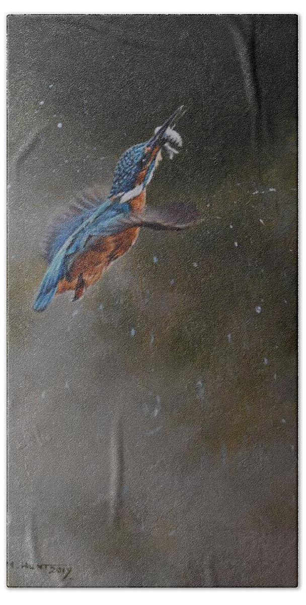 Kingfisher Hand Towel featuring the painting Kingfisher Flying by Alan M Hunt