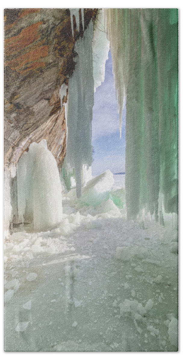 Lake Superior Ice Curtains on Grand Island, Pictured Rocks Lakes