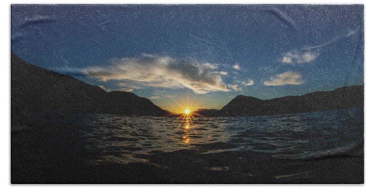 Sunny Bath Towel featuring the photograph Lake Wenatchee Sunset by Pelo Blanco Photo