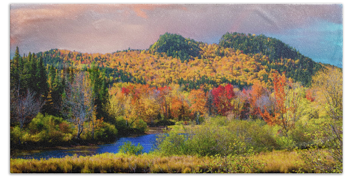 New England Fall Foliage Bath Towel featuring the photograph Late-season peak fall colors by Jeff Folger