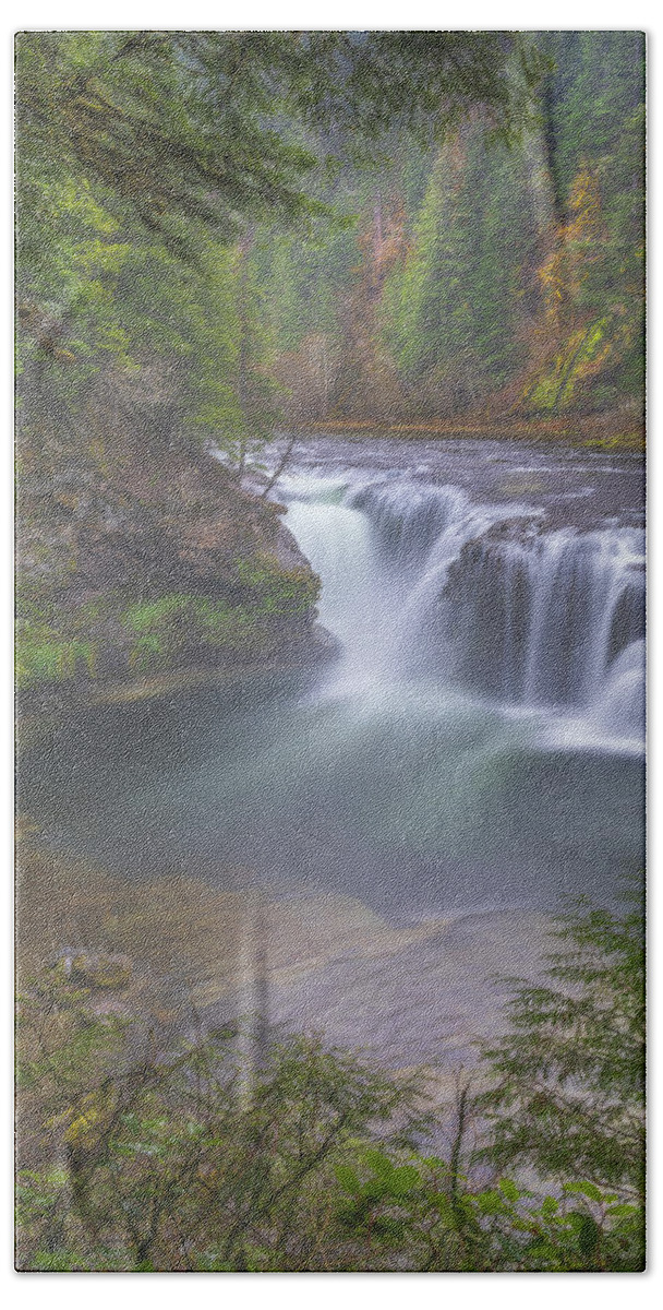 Lewis River Falls Bath Towel featuring the photograph Lewis River Rainfall by Darren White