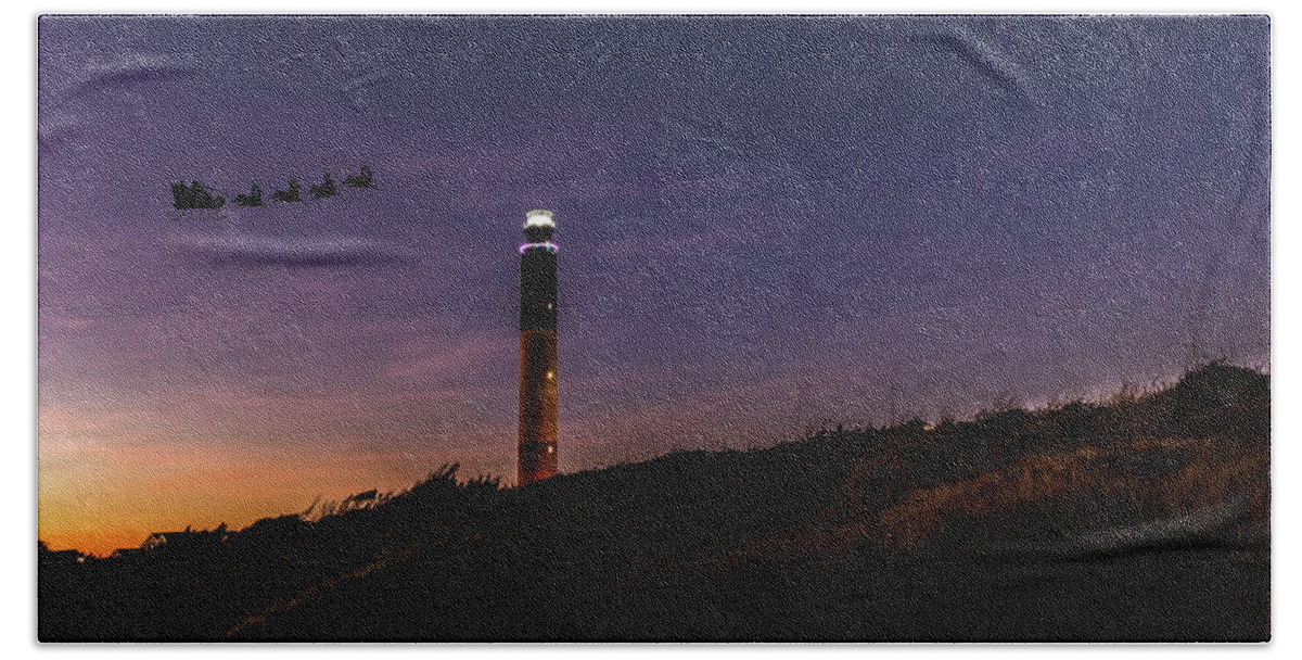 Caswell Beach Hand Towel featuring the photograph Lighthouse Santa by Nick Noble