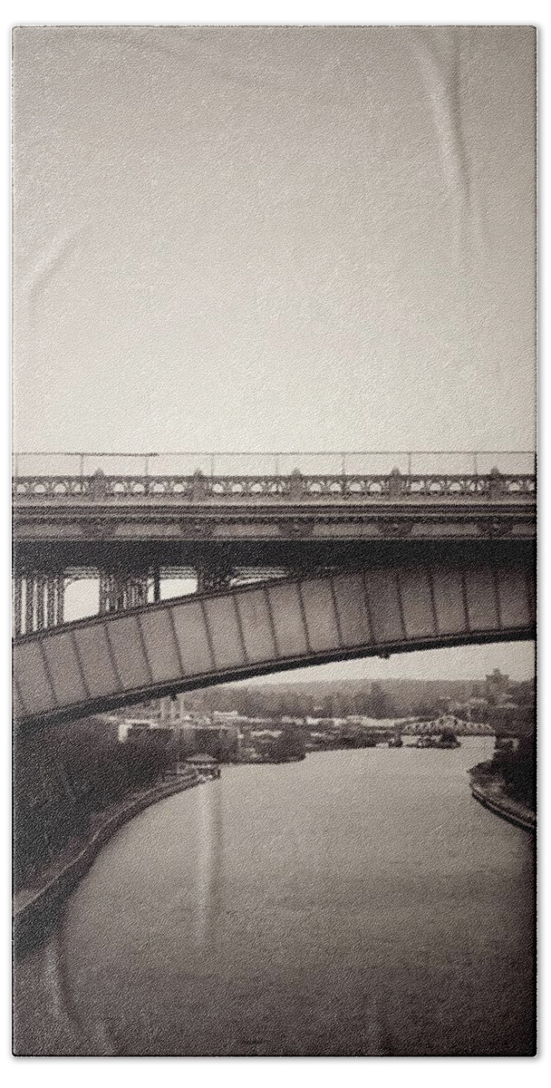 Bridge Bath Towel featuring the photograph Link by Canessa Thomas