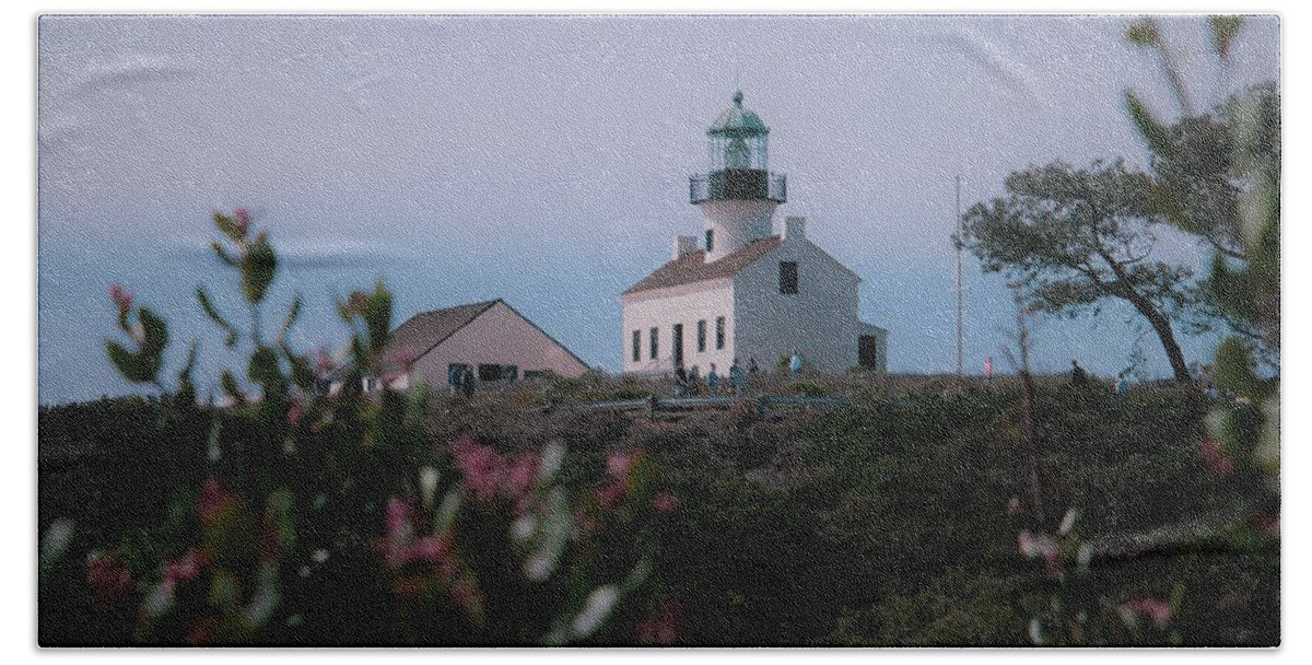 Loma Linda Point Lighthouse Bath Towel featuring the photograph Loma Linda Point Lighthouse by Christina McGoran