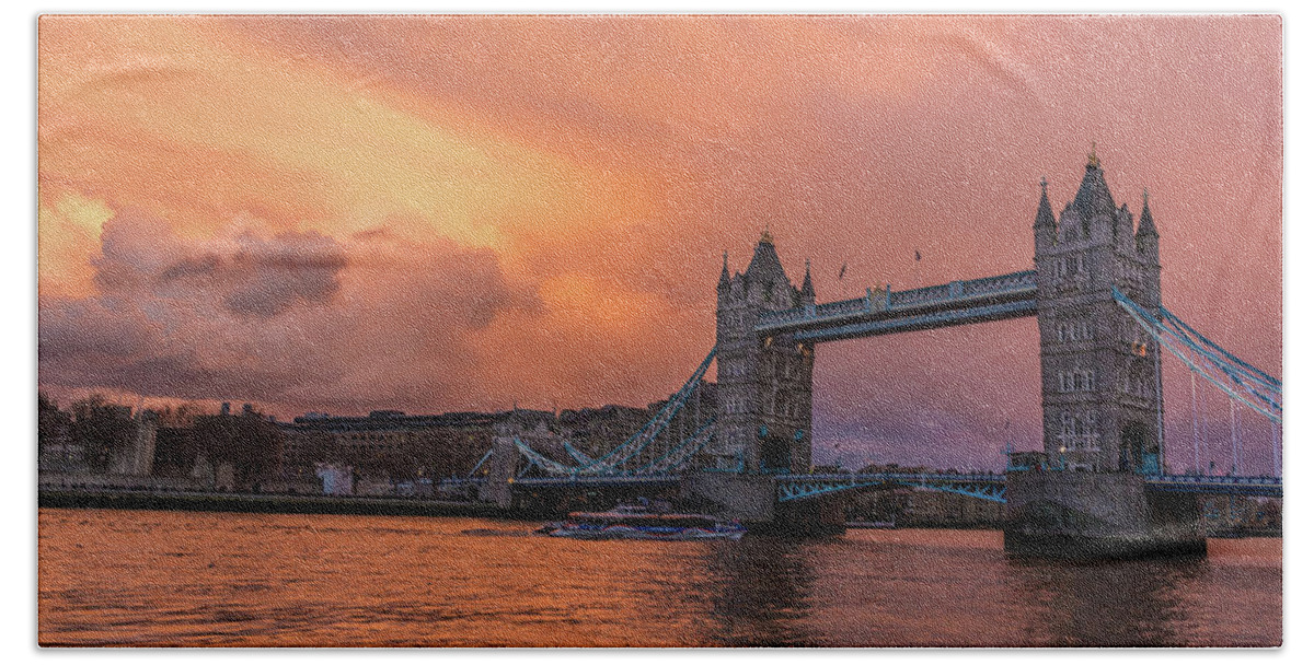 Tower Bridge Bath Towel featuring the photograph London Tower Bridge Sunset by Linda Villers