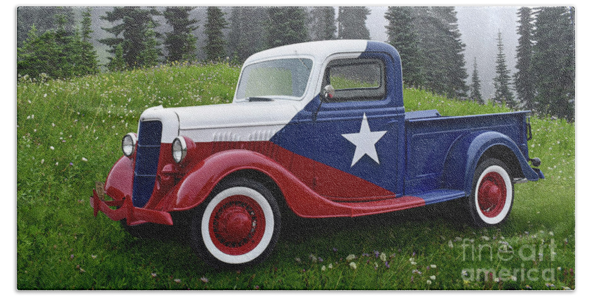 Lone Star Hand Towel featuring the photograph Lone Star Pickup by Ron Long