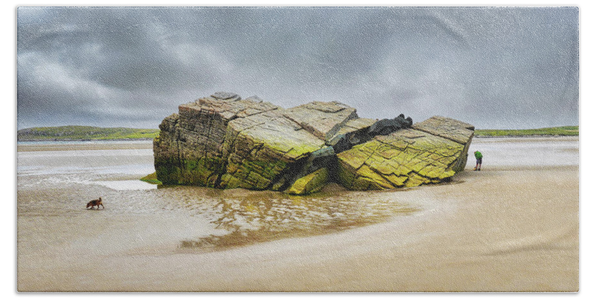 Ireland Rocks Bath Towel featuring the photograph Low Tide on Maghera Beach - County Donegal by Lexa Harpell