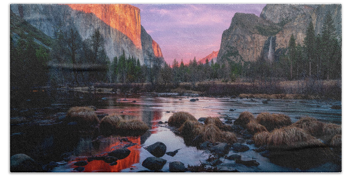 Yosemite Hand Towel featuring the photograph Magical Yosemite by David Soldano