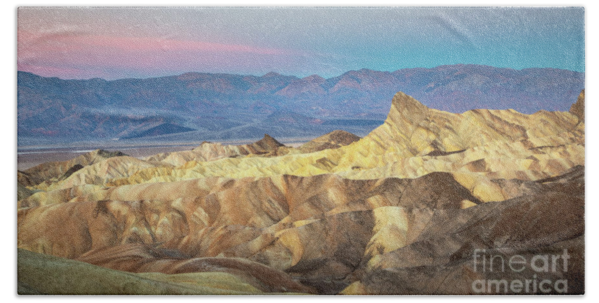 Death Valley Bath Towel featuring the photograph Manly Beacon Panorama by Mimi Ditchie