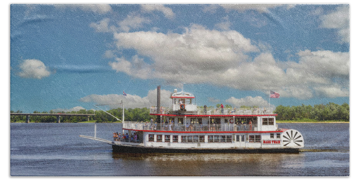Mark Twain Riverboat Bath Towel featuring the photograph Mark Twain Riverboat - Hannibal, Missouri by Susan Rissi Tregoning