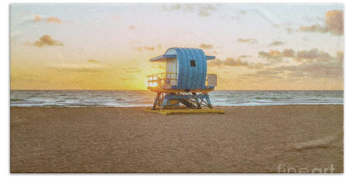 1st Bath Towel featuring the photograph Miami Beach 1st Street Lifeguard Station at Sunrise Picture by Paul Velgos
