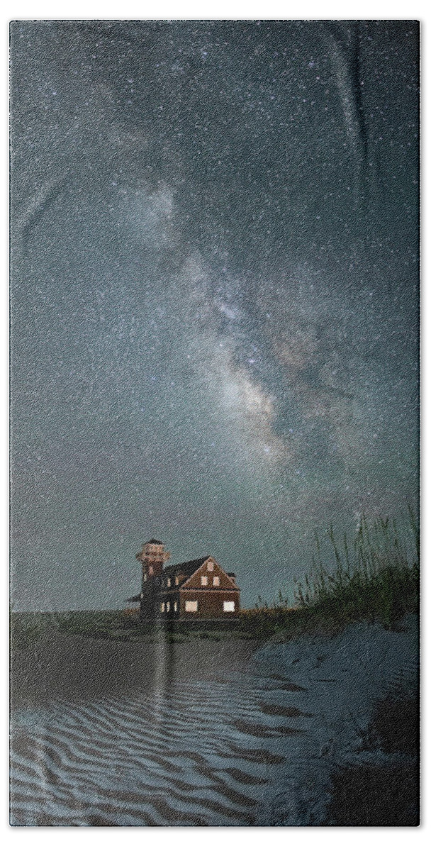  Bath Towel featuring the photograph Milky Way over Outer Banks by Minnie Gallman
