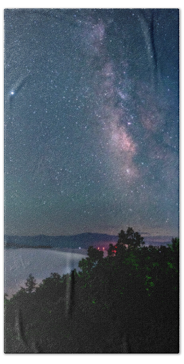 Milky Way Bath Towel featuring the photograph Milky Way over the clouds by Darrell DeRosia