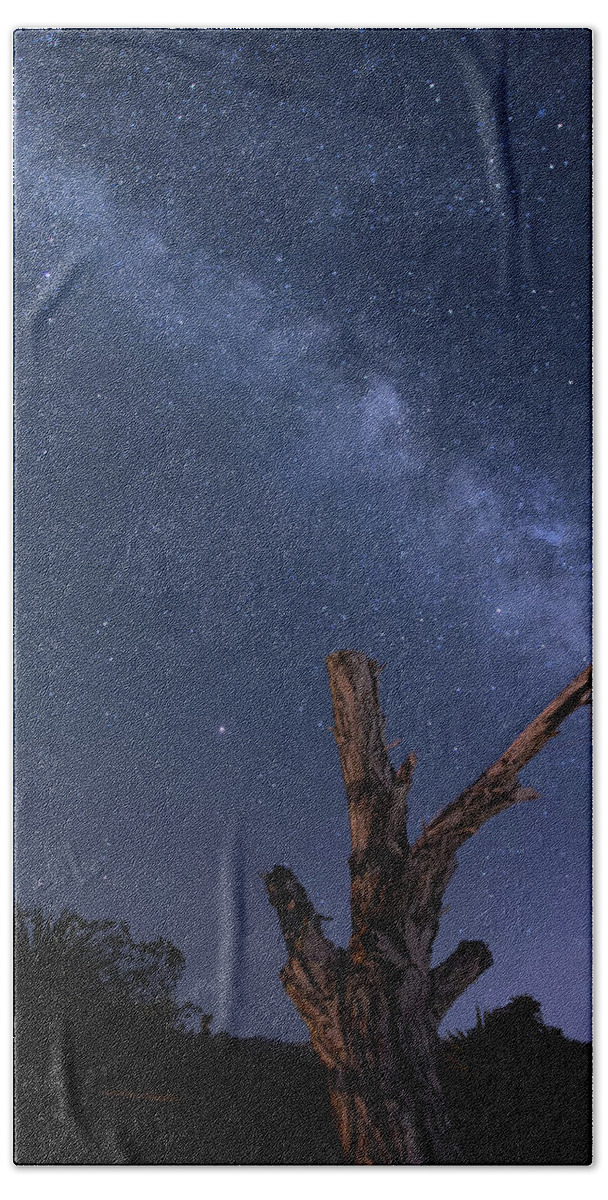 Milky Way Hand Towel featuring the photograph Milky Way Over the Desert 2 by Lisa Chorny