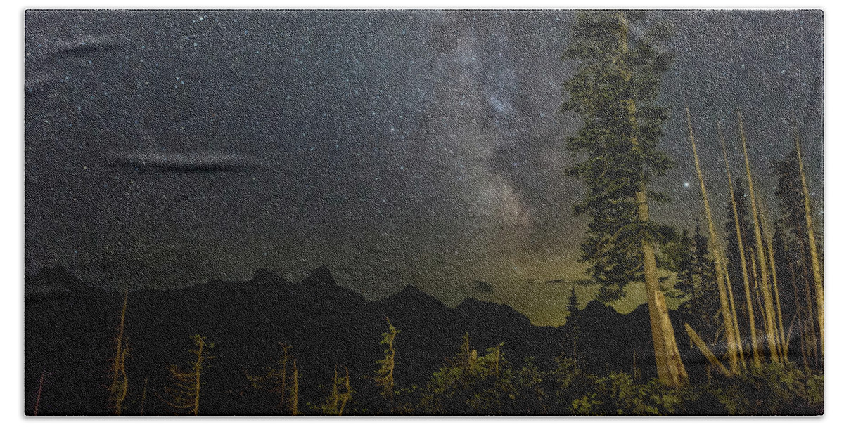 Tatoosh Range Bath Towel featuring the photograph Milky Way over the Tatoosh Range at Mount Rainier by Belinda Greb