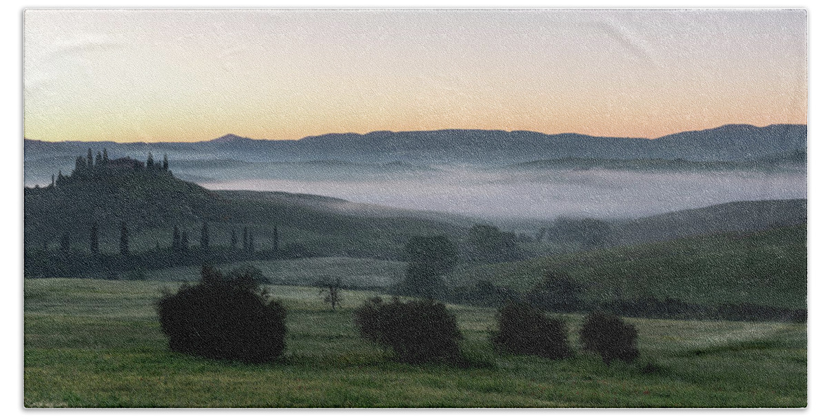 Italy Bath Towel featuring the photograph Mist over the Belvedere, Val D'Orcia, Tuscany, Italy by Sarah Howard