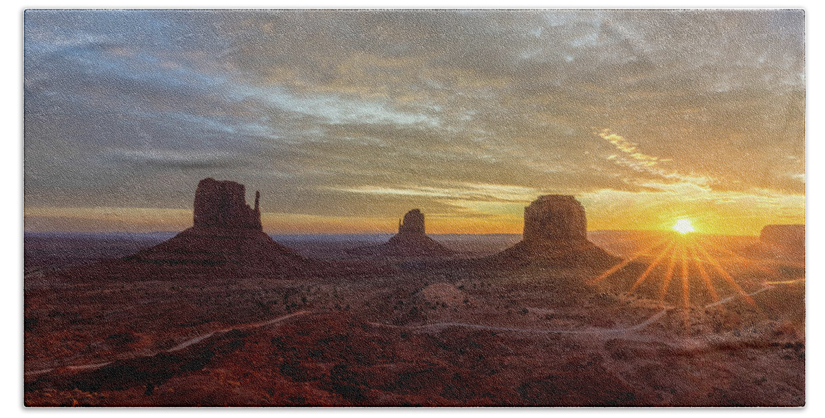 Usa Bath Towel featuring the photograph Monument Valley Sunrise by Tim Stanley