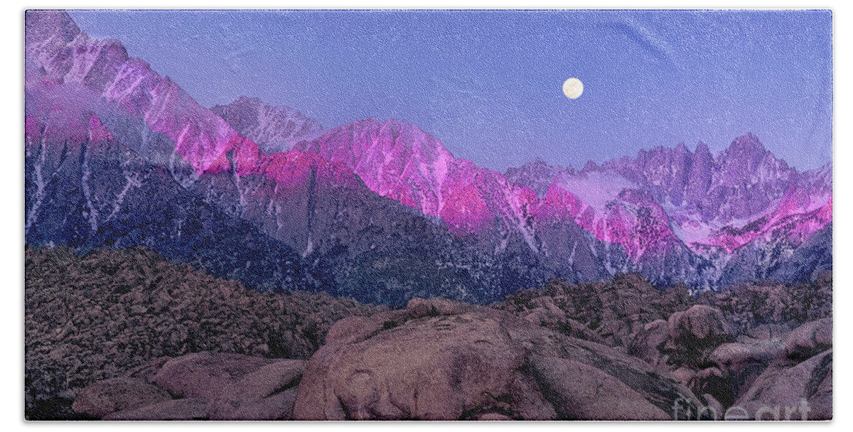 Moon Bath Towel featuring the photograph Moonset At Dawn Eastern Sierras Alabama Hills California by Dave Welling