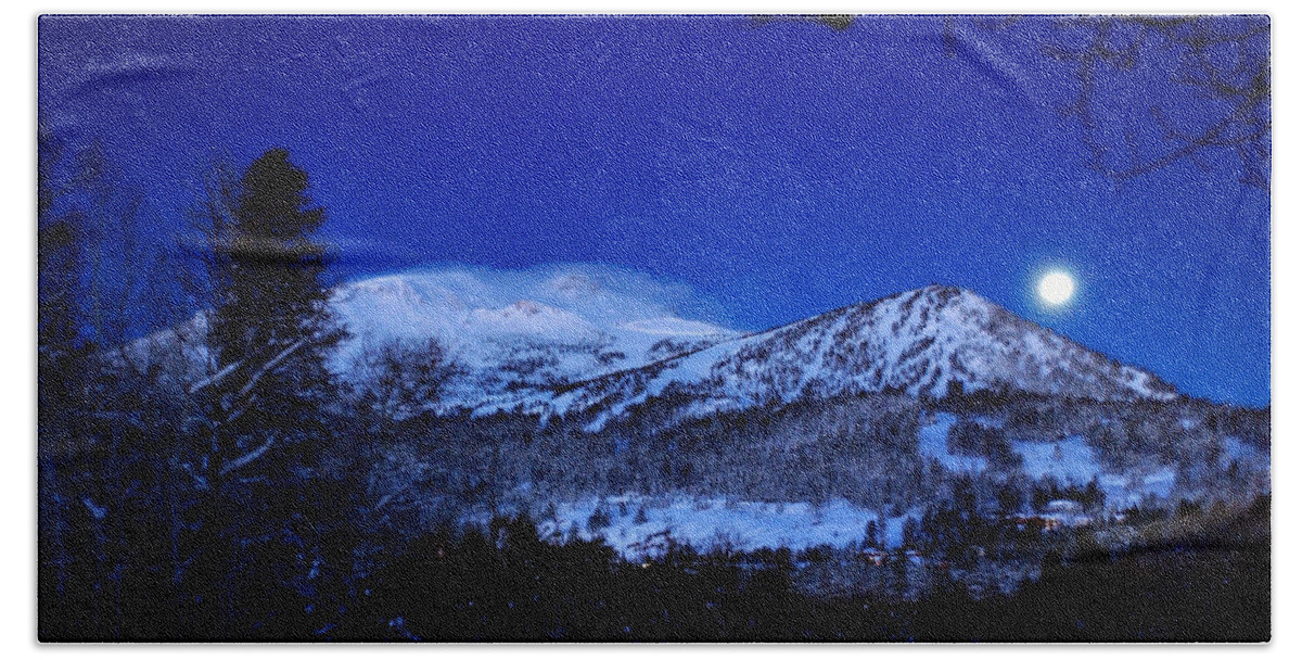 Full Moon Bath Towel featuring the photograph Moonset over Mammoth Mountain, Mammoth Lakes, California by Bonnie Colgan