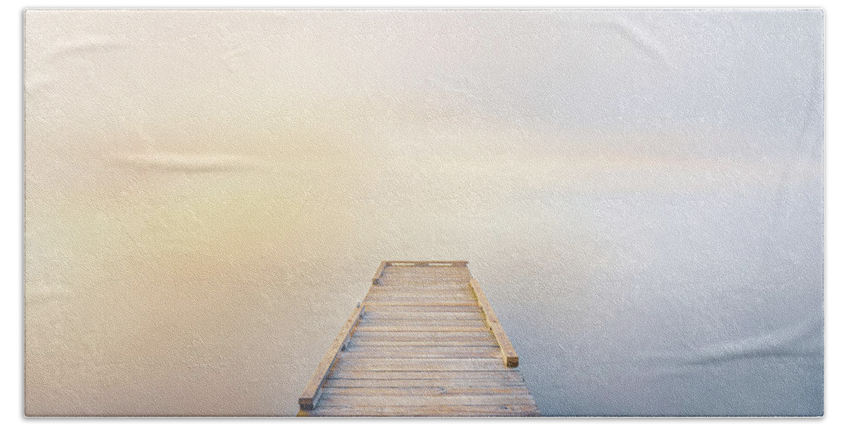 Lake Lamar Bruce Bath Towel featuring the photograph Morning Colorful Mist by Jordan Hill