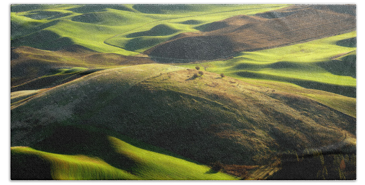 Palouse Hand Towel featuring the photograph Mounds of Joy by Ryan Manuel