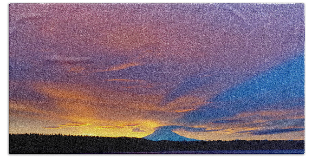 Salmon Bay Bath Towel featuring the photograph Mount Rainier Sunrise by Bill TALICH