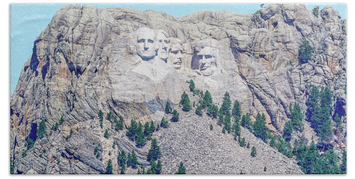 Sculpture Bath Towel featuring the photograph Mt Rushmore by Paul Freidlund